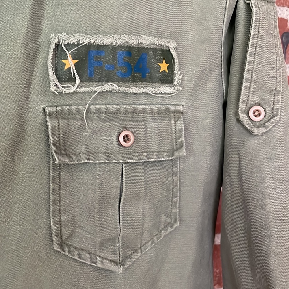 Fossil Standard Issue Button Down Army Green Top - image 2